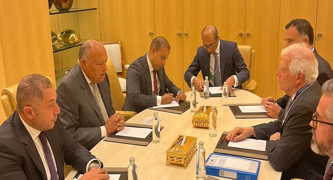 شكري وبوريل يؤكدان مجددا على موقفهما الرافض لشن إسرائيل عملية عسكرية برية في مدينة رفح