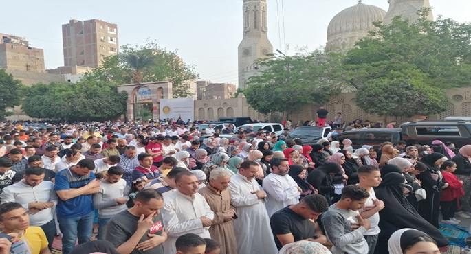 معهد الفلك: صلاة عيد الفطر فى القاهرة فى السادسة و13 دقيقة.. والجيزة فى السادسة و12 دقيقة