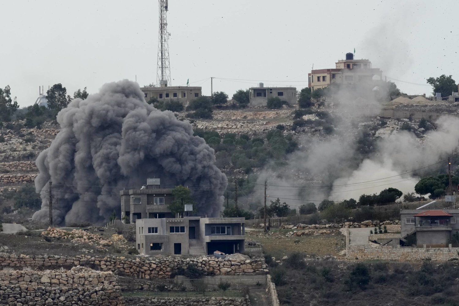 مقتل 3 أشخاص وإصابة آخر في غارة للطيران الإسرائيلي جنوب لبنان