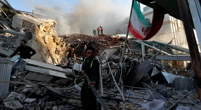 إيران: نحتفظ بحق الرد على هجوم دمشق.. وندعو لرد دولي جدي