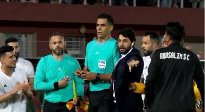 اتحاد الكرة يطلب التحقيق مع لاعبي أبو سليم الليبي بعد الاعتداء على الحكم محمد معروف