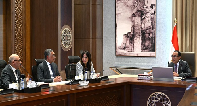 بالصور.. رئيس الوزراء: دعم كامل لتوسعات المُجمع الصناعى لشركة هايير الصينية خلال لقائه العضو المنتدب