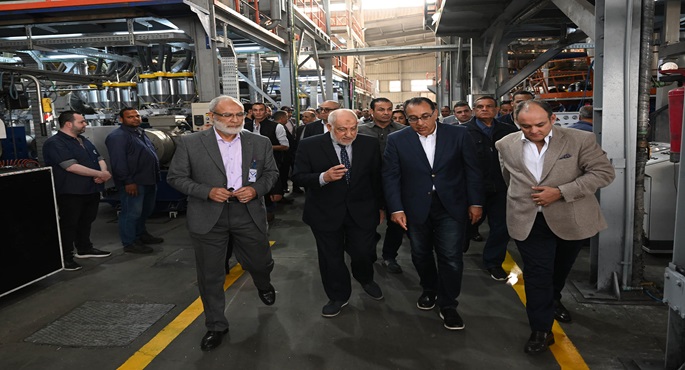 بالصور.. رئيس الوزراء يتفقد مصنع شركة “شومان” لإنتاج ماكينات البلاستيك بالمنطقة الصناعية بدمياط