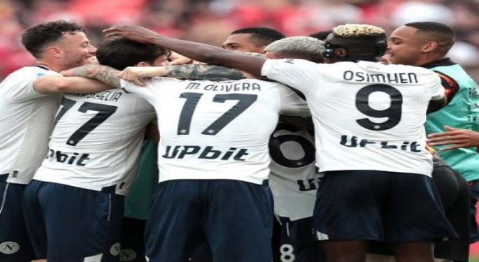 نابولي يفوز على مونزا برباعية في الدوري الإيطالي
