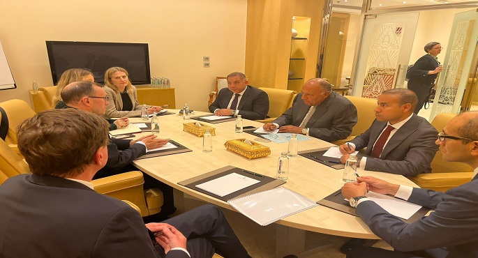 شكرى ونظيره النرويجي يؤكدان أهمية مواصلة المجتمع الدولي توفير المساعدات العاجلة لأبناء قطاع غزة