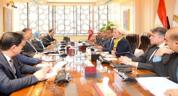 بالصور.. وزراء البيئة والتنمية المحلية والسياحة يناقشون آليات تطبيق منظومة التخلص الآمن من المخلفات بالمنشآت السياحية