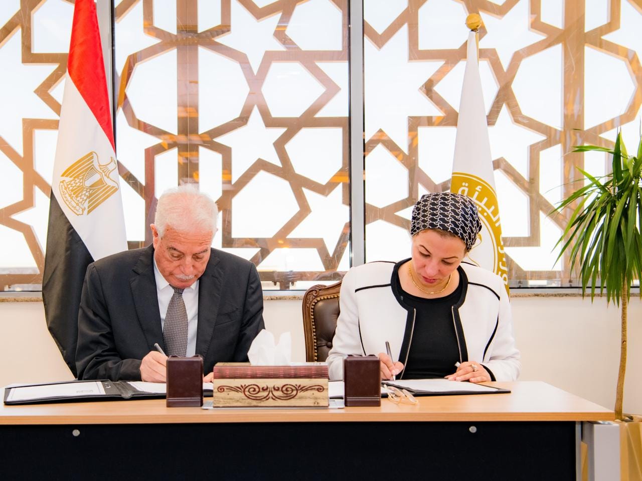 وزيرة البيئة تلتقى محافظ جنوب سيناء لمناقشة تفعيل مقترحات الاستثمار البيئي بالمحميات الطبيعية والحديقة المركزية بشرم الشيخ