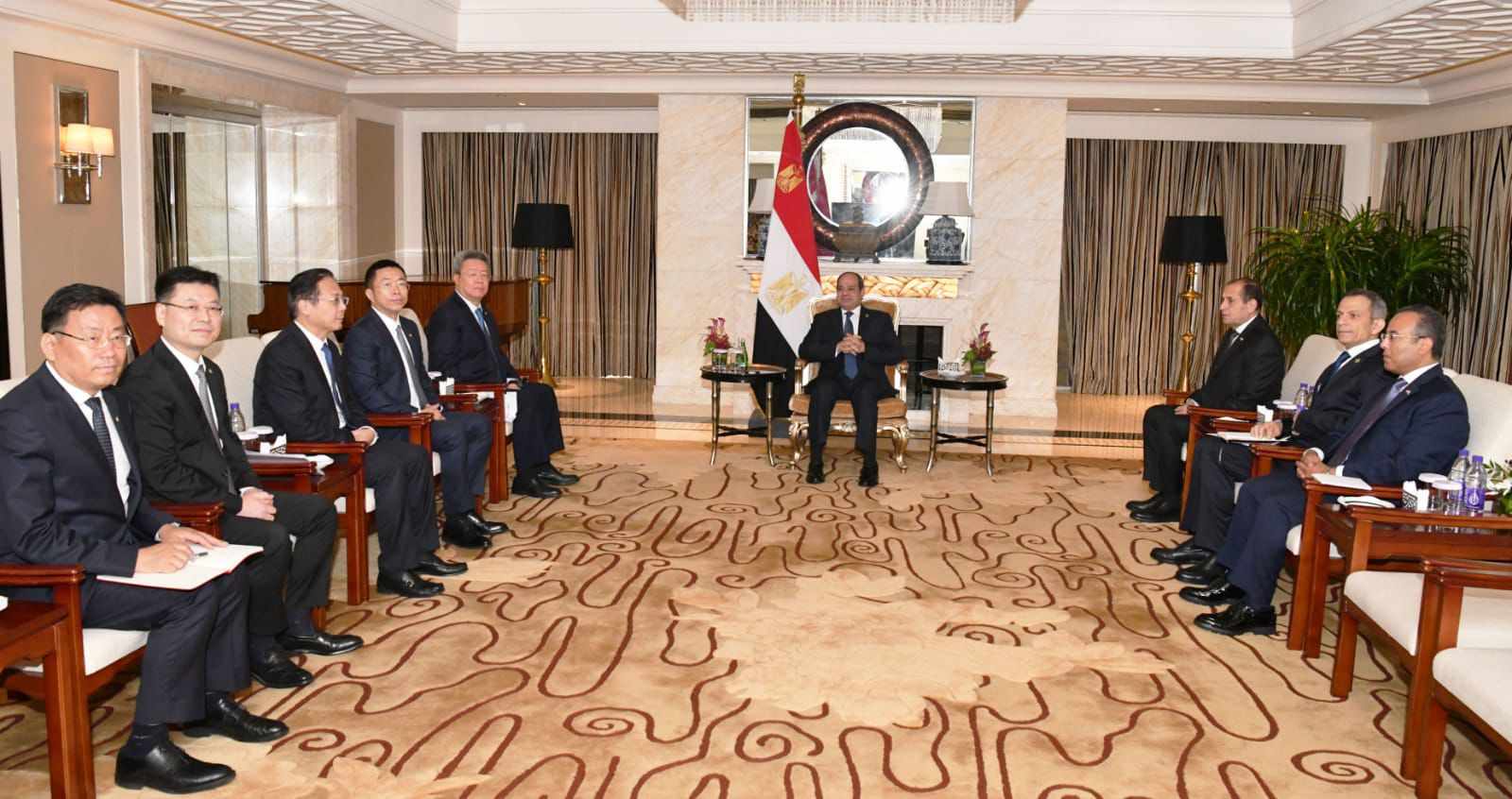 على هامش زيارته للصين .. الرئيس السيسي يلتقي رئيس الشركة الصينية العامة للهندسة المعمارية “سيسك”