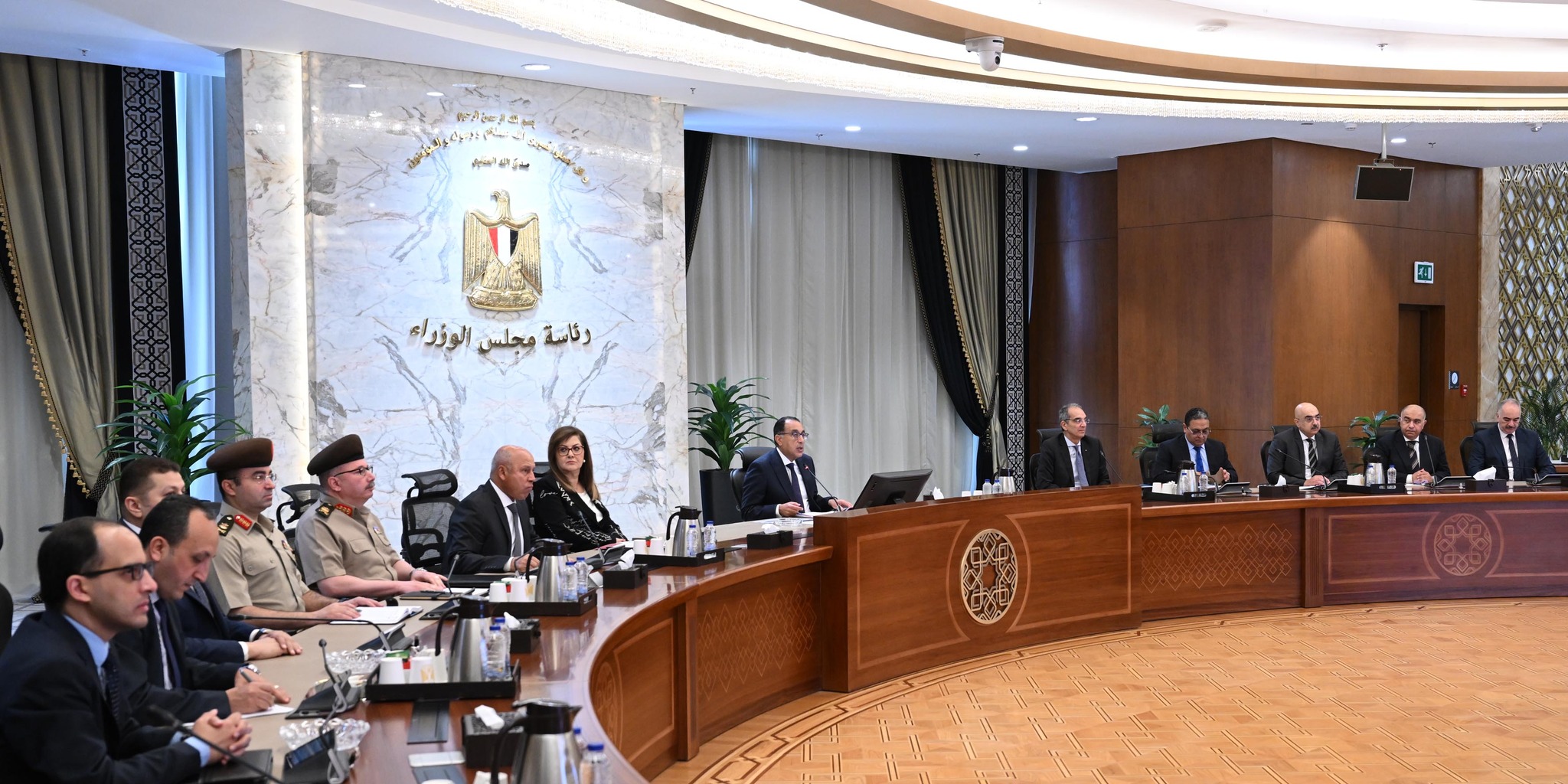 بالصور ..رئيس الوزراء يتابع الموقف التنفيذي لمنظومة النقل الذكي على الطرق السريعة (ITS)