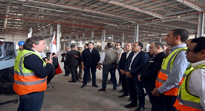 بالصور .. رئيس الوزراء يتفقد مشروع إنشاء مصنع “بوش” الألماني للبوتاجازات بالعاشر من رمضان
