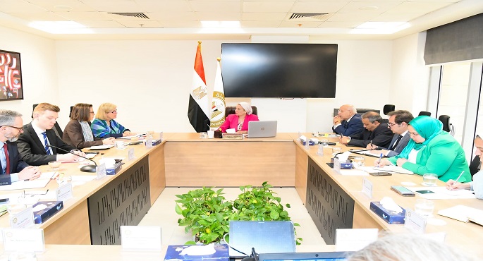 بالصور.. وزيرة البيئة تبحث مع وفد الآتحاد الأوروبي تطوير السياسات المحفزة للاقتصاد الأخضر