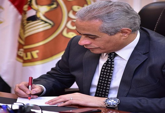 وزير العمل يقرر رفع الحد الأدنى لأجور الصحفيين والإداريين بمجلة العمل إلى 6 آلاف جنيه