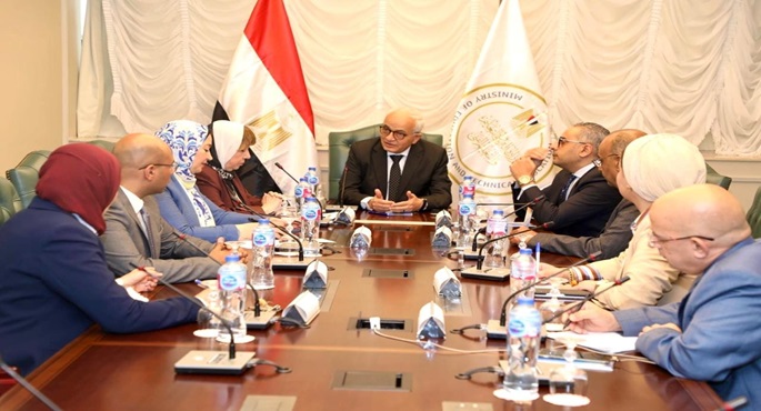 وزير التعليم يستعرض جهود تنفيذ مبادرة التربية الإيجابية مع قيادات الوزارة