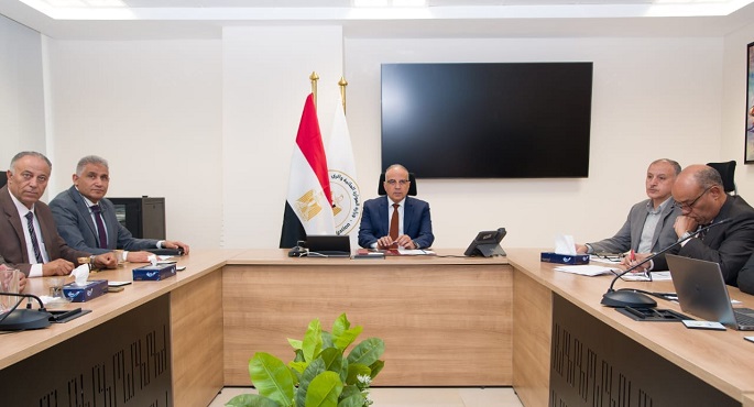 بالصور.. وزير الري يتابع خطة عمل صيانة وإحلال المنشآت المائية