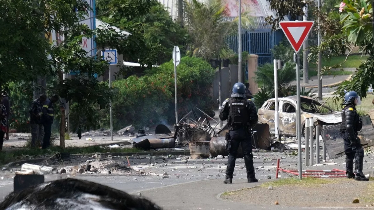 ممثل الدولة الفرنسية في كاليدونيا الجديدة: السيطرة على العديد من المناطق “لم تعد مضمونة”