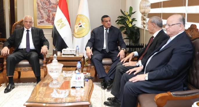 وزير التنمية المحلية يبحث مع محافظي القاهرة والقليوبية والجيزة مشروعات الخطة الاستثمارية