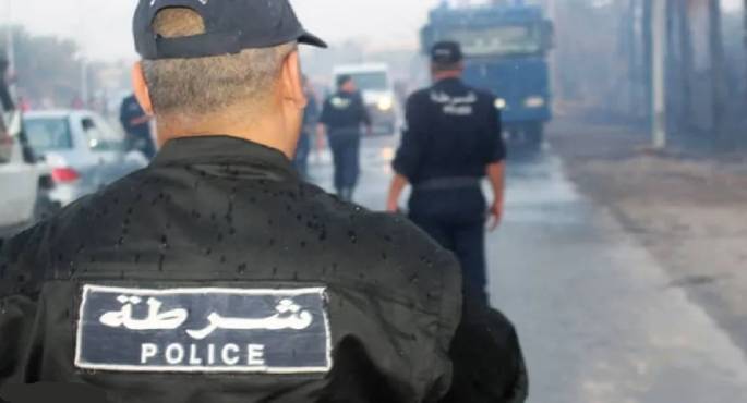 شاب يطعن شقيقته بخنجر في بث مباشر بالجزائر