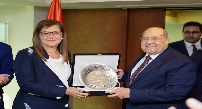 المحكمة العربية للتحكيم تكرم الدكتورة هالة السعيد