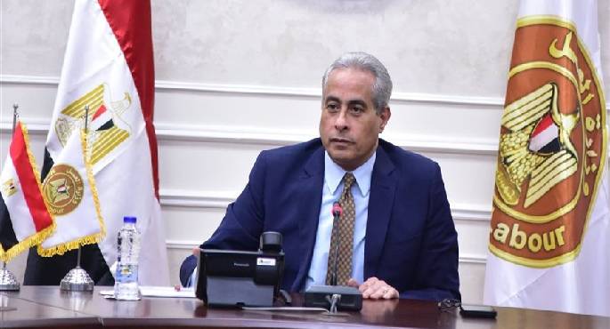 وزير العمل يلتقى مُمثلي شركات إلحاق عِمالة موسم حج 2024 ..ويُشدد على إلتزام “الشركات” و”العمال” بالشروط المتفق عليها