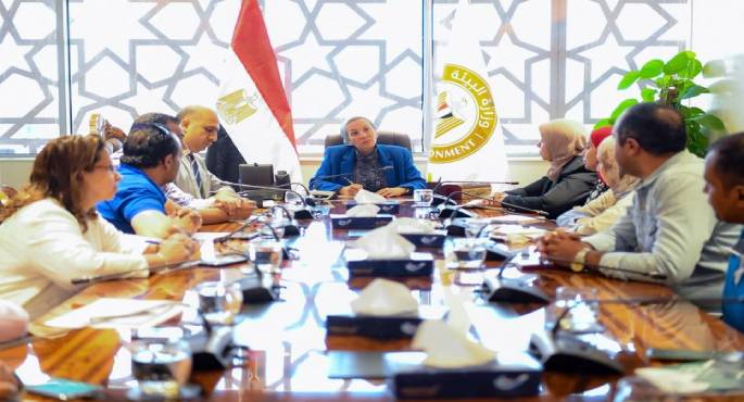 وزيرة البيئة تشكل 5 مجموعات عمل لتقييم عمل منظومة المخلفات لتحسين أدائها