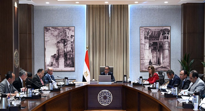 بالصور.. رئيس الوزراء يتابع موقف التعديلات المقترحة على قانون المناطق الاقتصادية