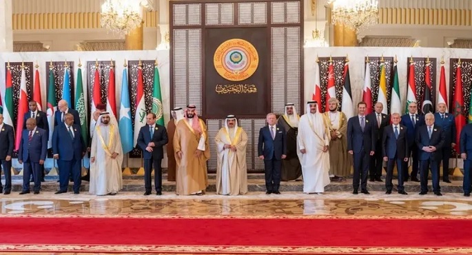 صورة تذكارية للقادة العرب قبيل انطلاق القمة العربية في البحرين بمشاركة الرئيس السيسي
