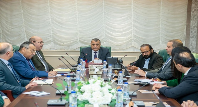 بالصور.. وزير الدولة للانتاج الحربي يبحث إمكانية التعاون مع مجموعة “أداني” الهندية