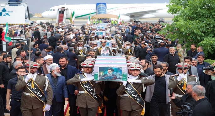 بعد مراسم تشييع استمرت يومين.. جثمان الرئيس الإيراني إبراهيم رئيسي يوارى الثرى بمشهد