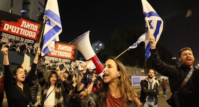 احتجاجات في تل أبيب بالتزامن مع اجتماع مجلس الحرب الإسرائيلي