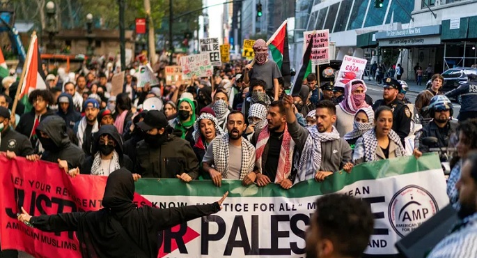 “وول ستريت جورنال”: الديمقراطيون يستعدون لموجة احتجاجات داعمة لفلسطين أغسطس المقبل