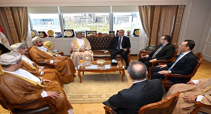 وزير الإسكان يلتقى نظيره العماني لبحث سبل تعزيز التعاون المشترك بين البلدين في مجال التنمية العمرانية