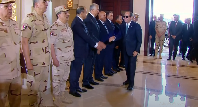 الرئيس السيسي يصل إلى مركز المنارة لافتتاح عدد من المشروعات التنموية بجنوب الوادي