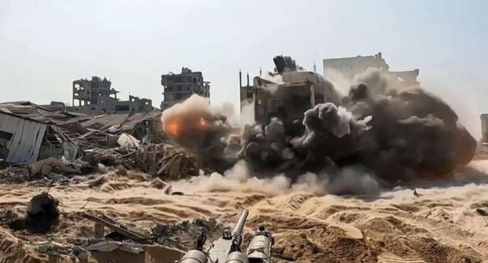 الاحتلال الإسرائيلي ينسف ويحرق مباني سكنية في مخيم جباليا شمال غزة