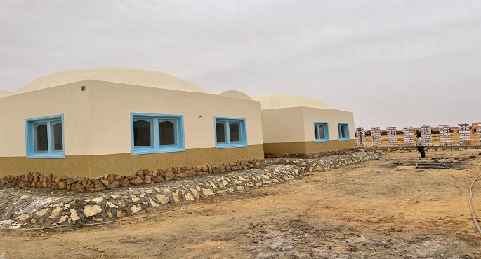 بالصور.. القباج تعلن إنشاء أول حضانة صديقة للبيئة باستخدام النظام الإنشائي الصديق للبيئة بقرية أغورمي بسيوة