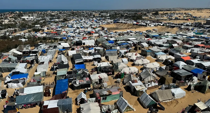 “أونروا” : ثلثا سكان قطاع غزة يعيشون فى خيام توفر حماية محدودة