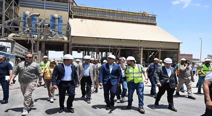 رئيس الوزراء يتفقد مصنع الشركة الوطنية للزيوت النباتية في برج العرب الجديدة