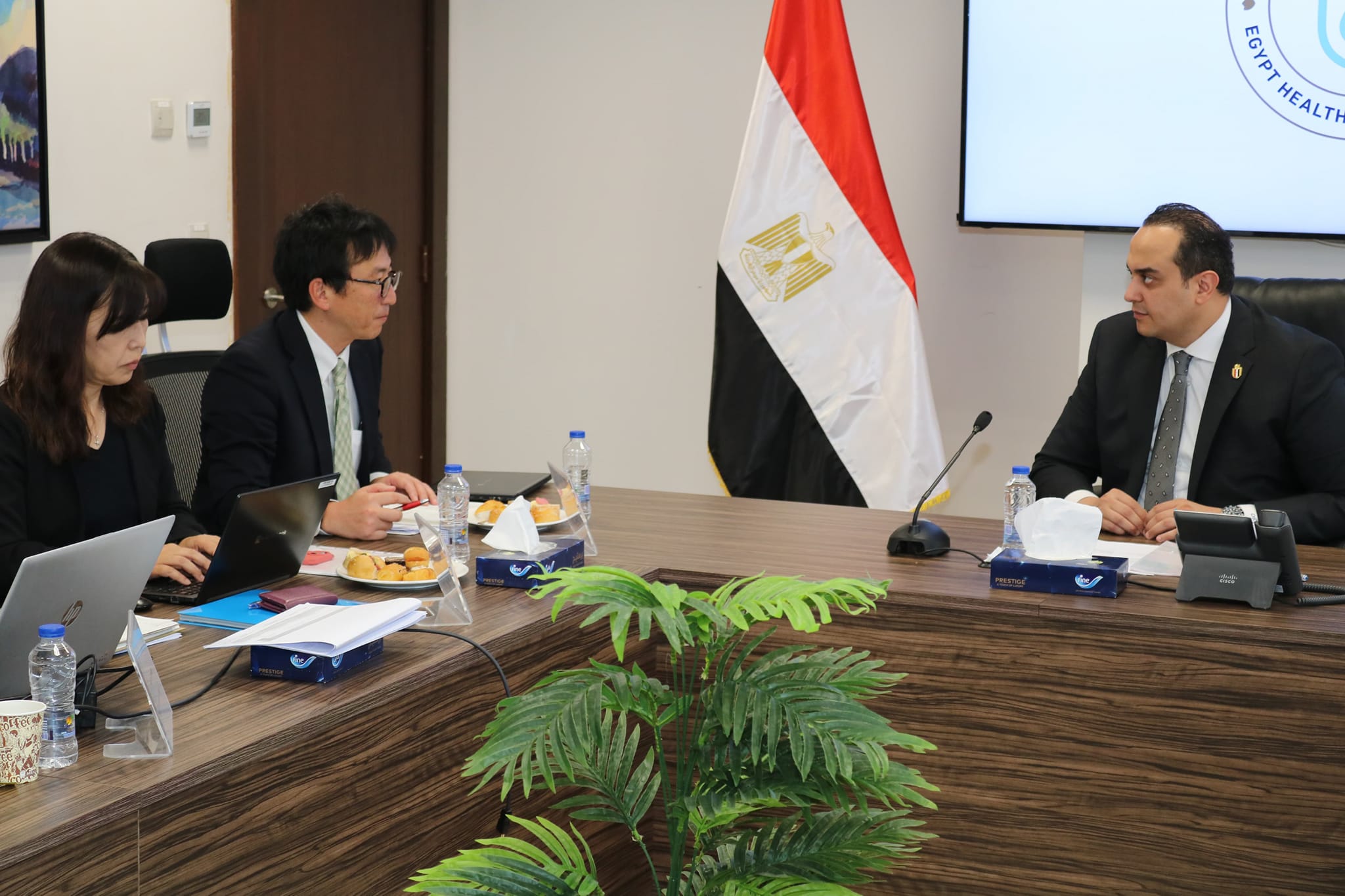 بالصور.. رئيس هيئة الرعاية الصحية يعقد اجتماعًا مع ممثلي المكتب الرئيسي للوكالة اليابانية للتعاون الدولي (جايكا)