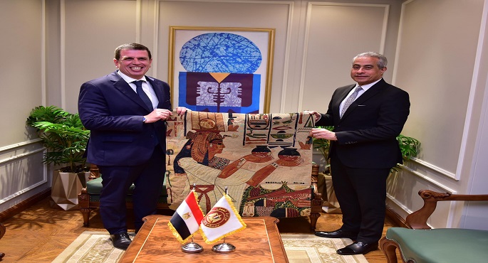 بالصور.. وزير العمل يلتقى وزير الهجرة اليوناني لبحث إرسال عِمالة مصرية ماهرة إلى اليونان في عدة مجالات
