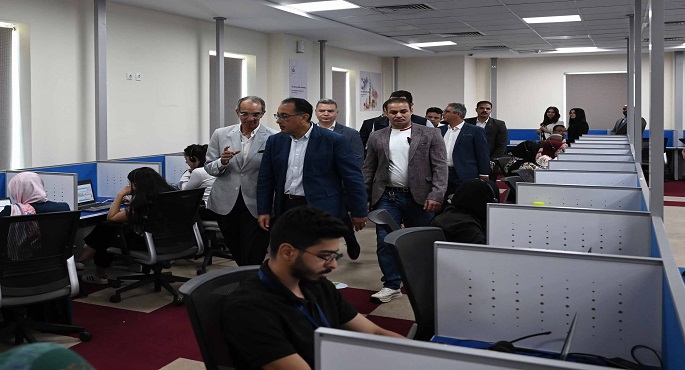 رئيس الوزراء يزور المنطقة التكنولوجية ببرج العرب الجديدة ويتفقد مجمع “إبداع الإلكترونيات”