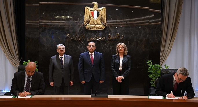 بالصور .. رئيس الوزراء يشهد توقيع محضري استلام أرض لتنفيذ مشروعين لإنتاج الكهرباء من الرياح بسوهاج