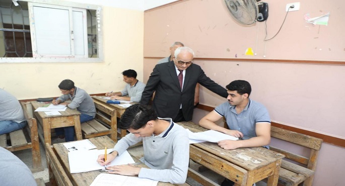 بالصور ..وزير التعليم يتفقد امتحانات الدبلومات الفنية بالقاهرة