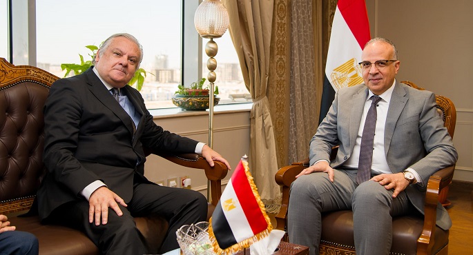 بالصور.. وزير الرى يلتقى سفير دولة بيرو في القاهرة لبحث تعزيز التعاون بين البلدين فى مجال المياه