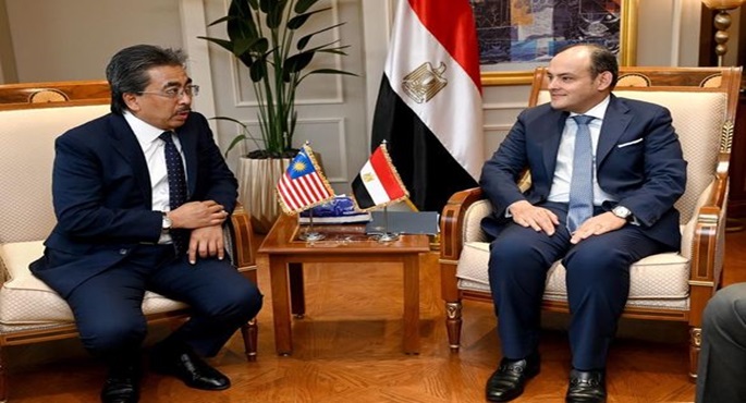 بالصور.. وزير التجارة والصناعة يبحث مع وزير الزراعة والسلع الماليزي فرص تعزيز التعاون التجاري والاستثماري