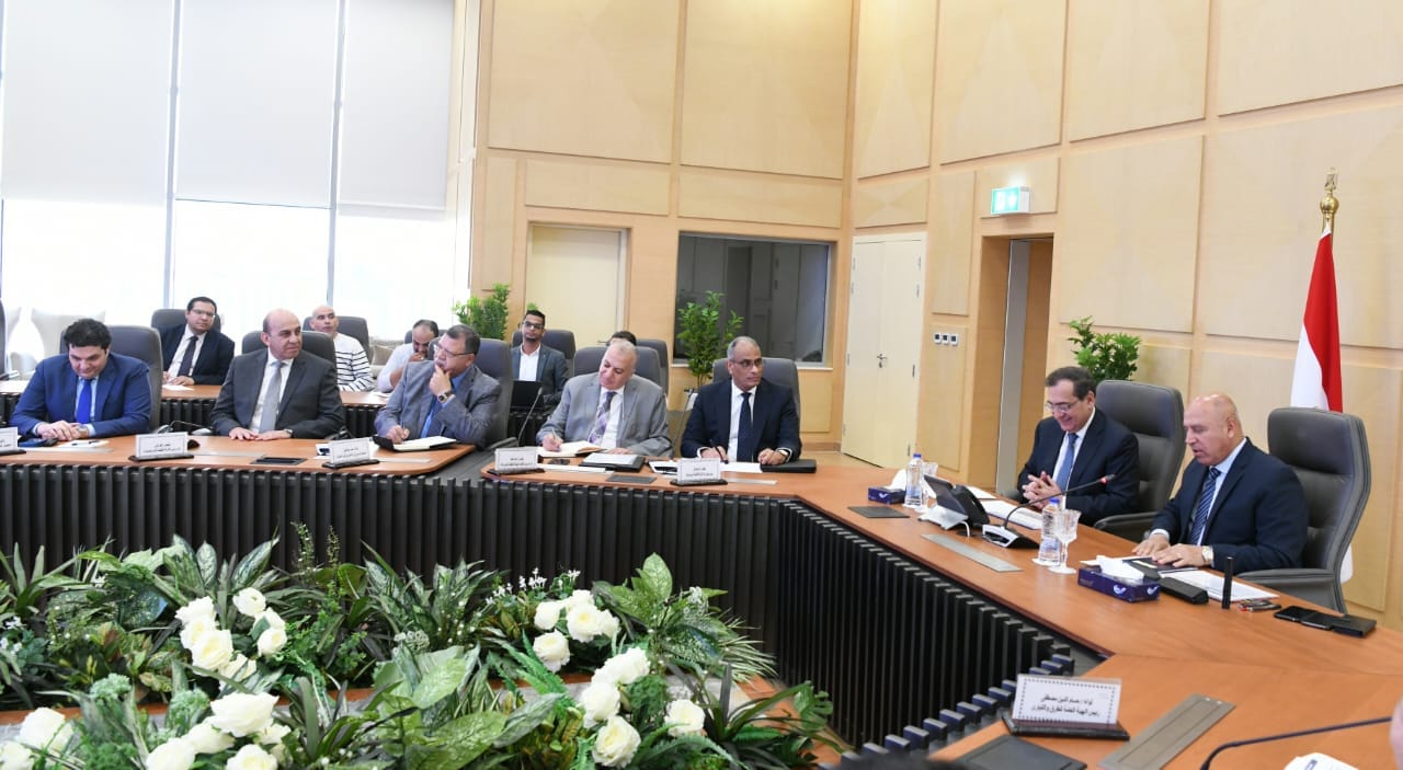 وزيرا النقل والبترول يعقدان اجتماعا موسعا لبحث عدد من المشروعات ذات الاهتمام المشترك