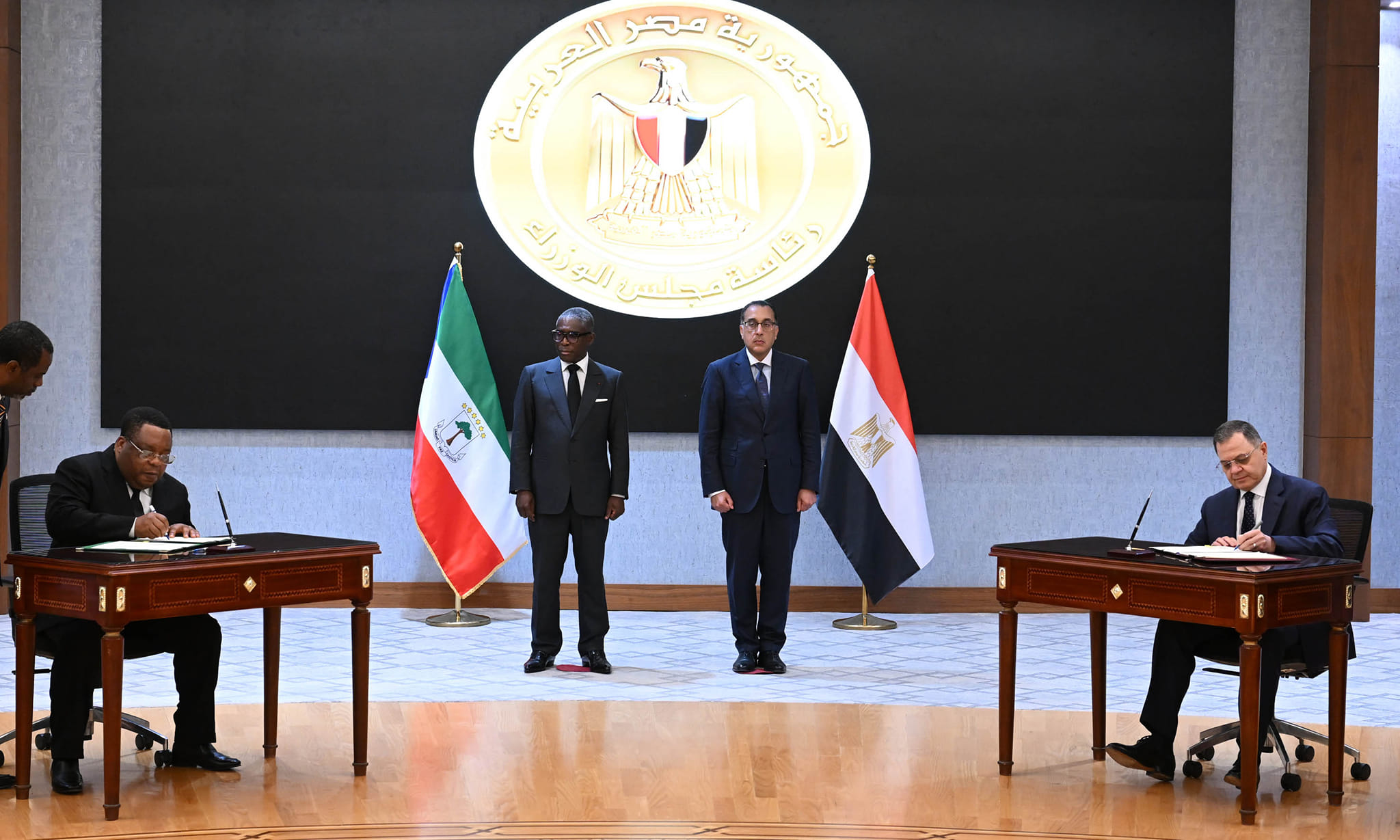 بالصور.. رئيس الوزراء ونائب رئيس غينيا الاستوائية يشهدان توقيع مُذكرات تفاهم في عدة مجالات