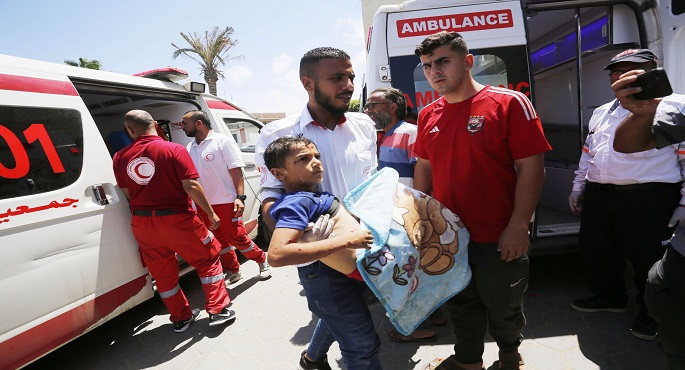 استشهاد 32 فلسطينيًا على الأقل في مجزرة جديدة للاحتلال بحق مدرسة تأوي نازحين في مُخيم النصيرات وسط غزة