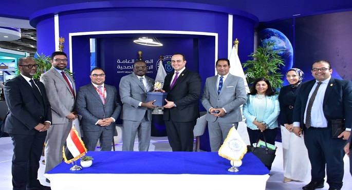 بالصور.. رئيس هيئة الرعاية الصحية يلتقي مع المدير العام لمركز الوقاية ومكافحة الأمراض الأفريقي “AFRICA CDC”