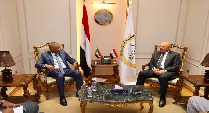وزير النقل يبحث مع سفير السودان بالقاهرة سبل تعزيز العلاقات الثنائية في مجالات النقل