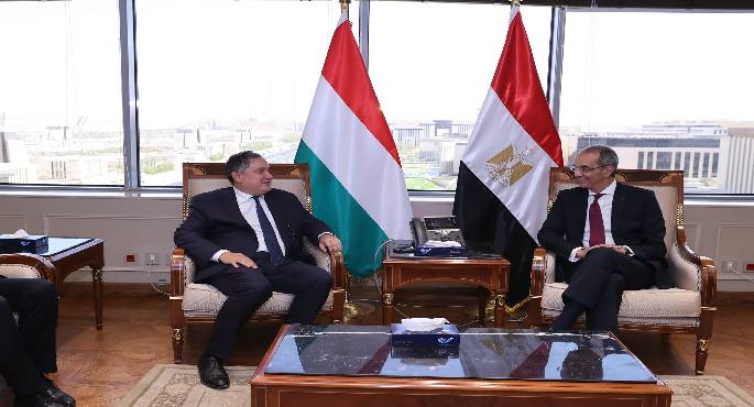 بالصور..وزير الاتصالات يبحث مع وزير الاقتصاد المجرى فرص التعاون في تطوير البنية التحتية