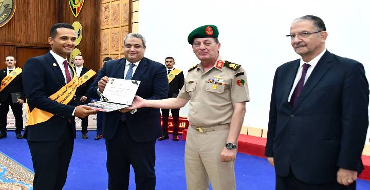 بالصور.. المتحدث العسكري: تخرج الدورة الأولى من المعينين بالهيئات القضائية من الأكاديمية العسكرية المصرية